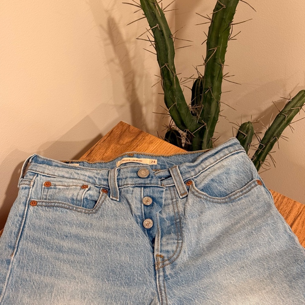 Levi’s wedgie straight jeans